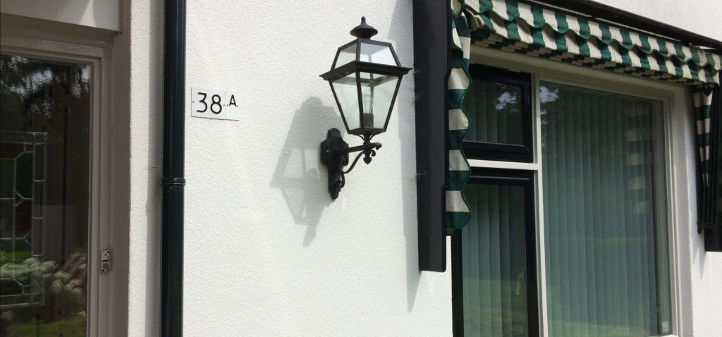 Huisnummer op pand